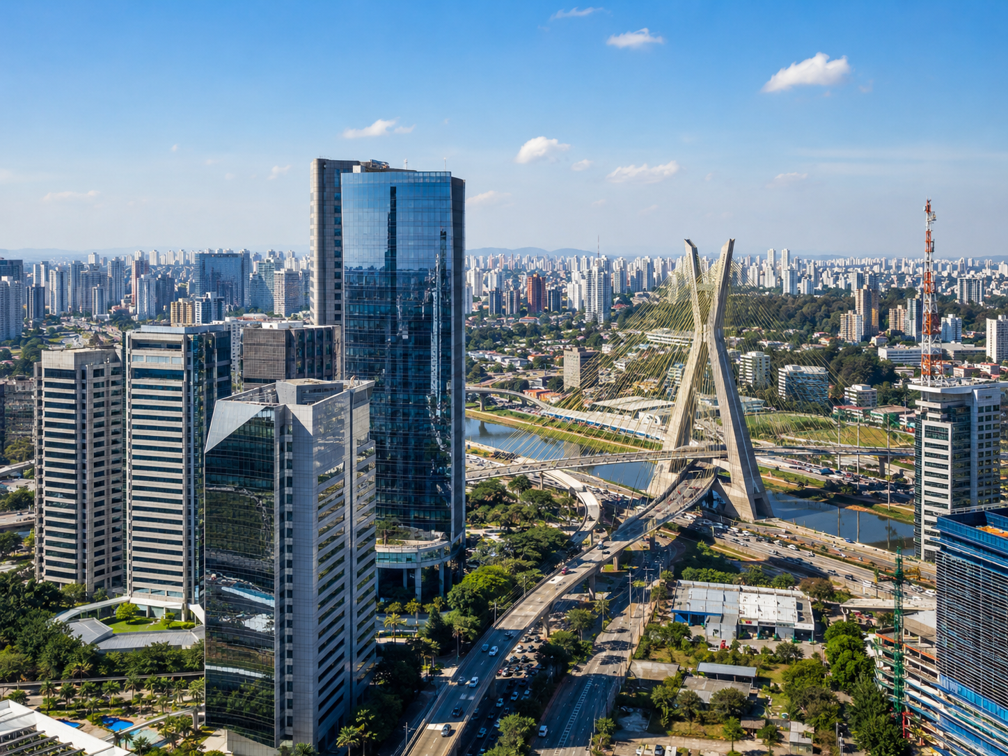 Vista aérea de São Paulo com a Ponte Estaiada